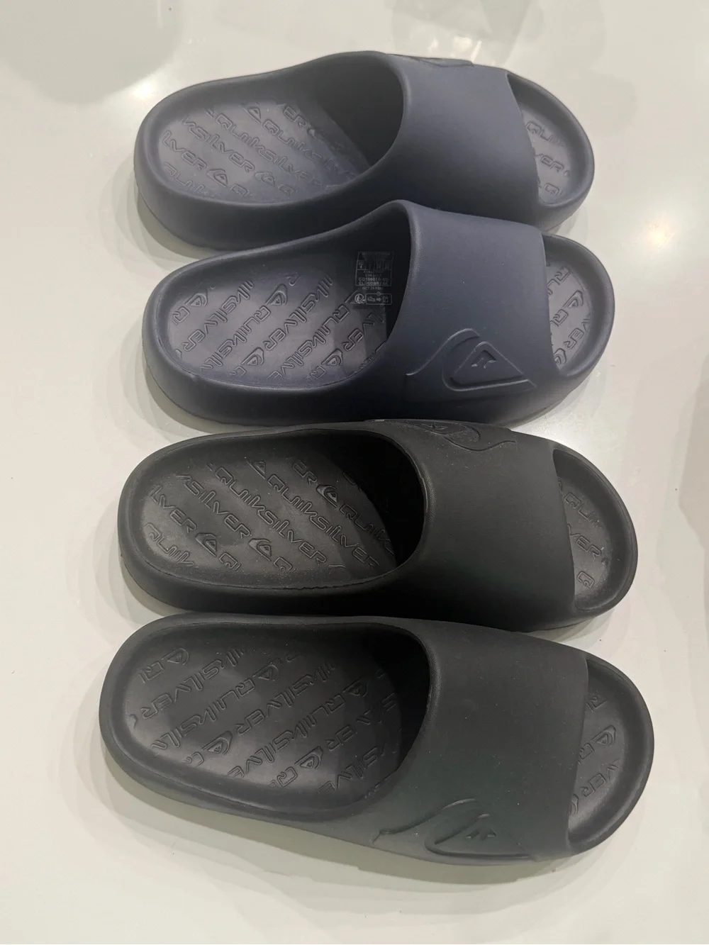 2 Pairs Boys Quicksilver Slides Navy And Black New Never Worn Blue (4) Black (5)
